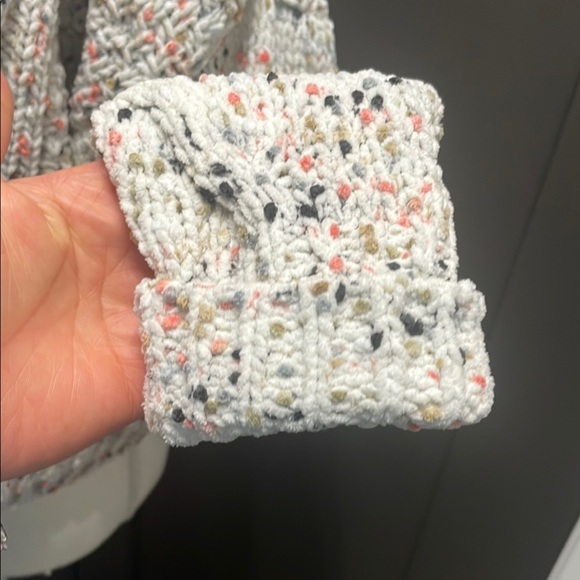 Moon & Madison Speckled Knit Cardigan - Picture 4 of 7